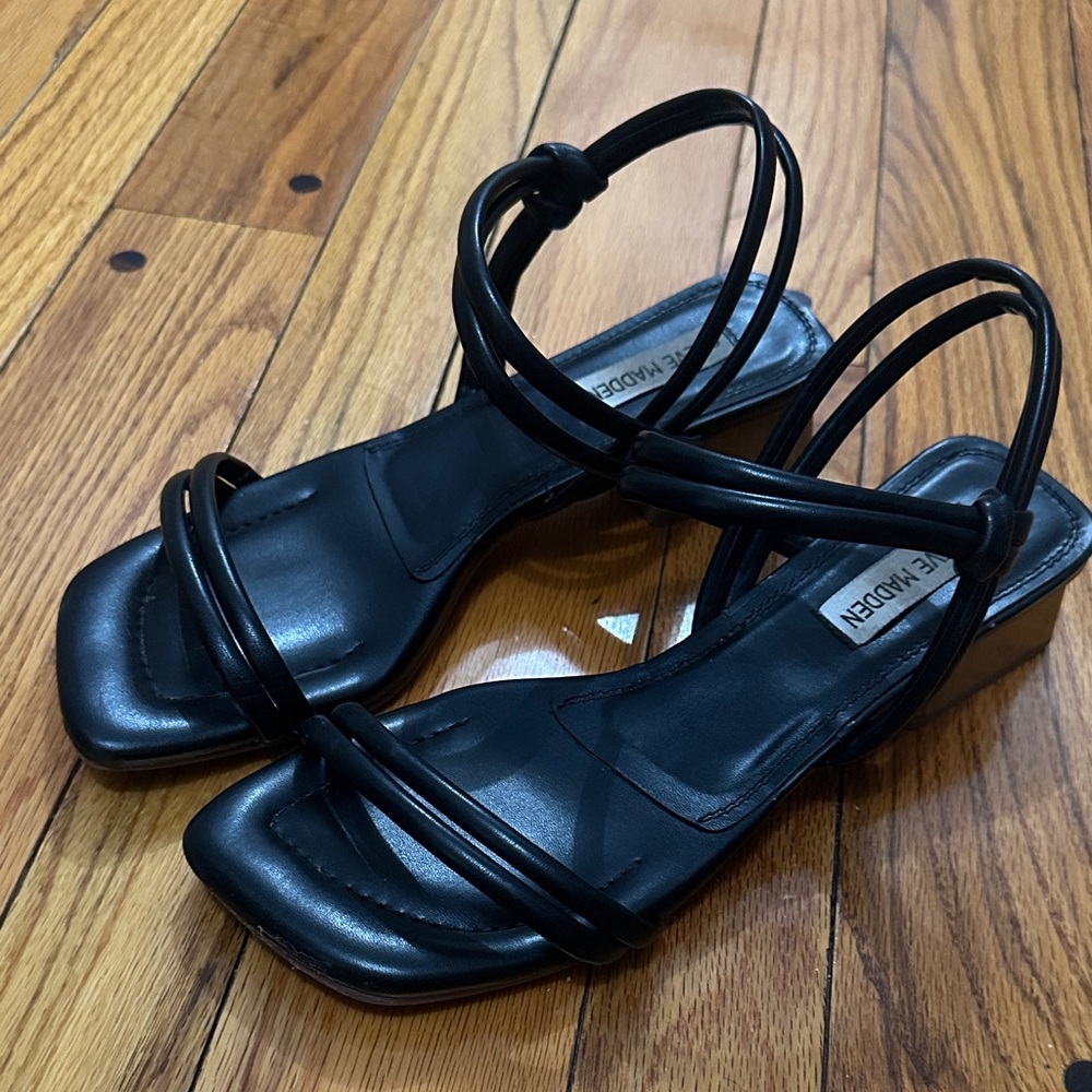 Steve Madden Elegant Black Sandals